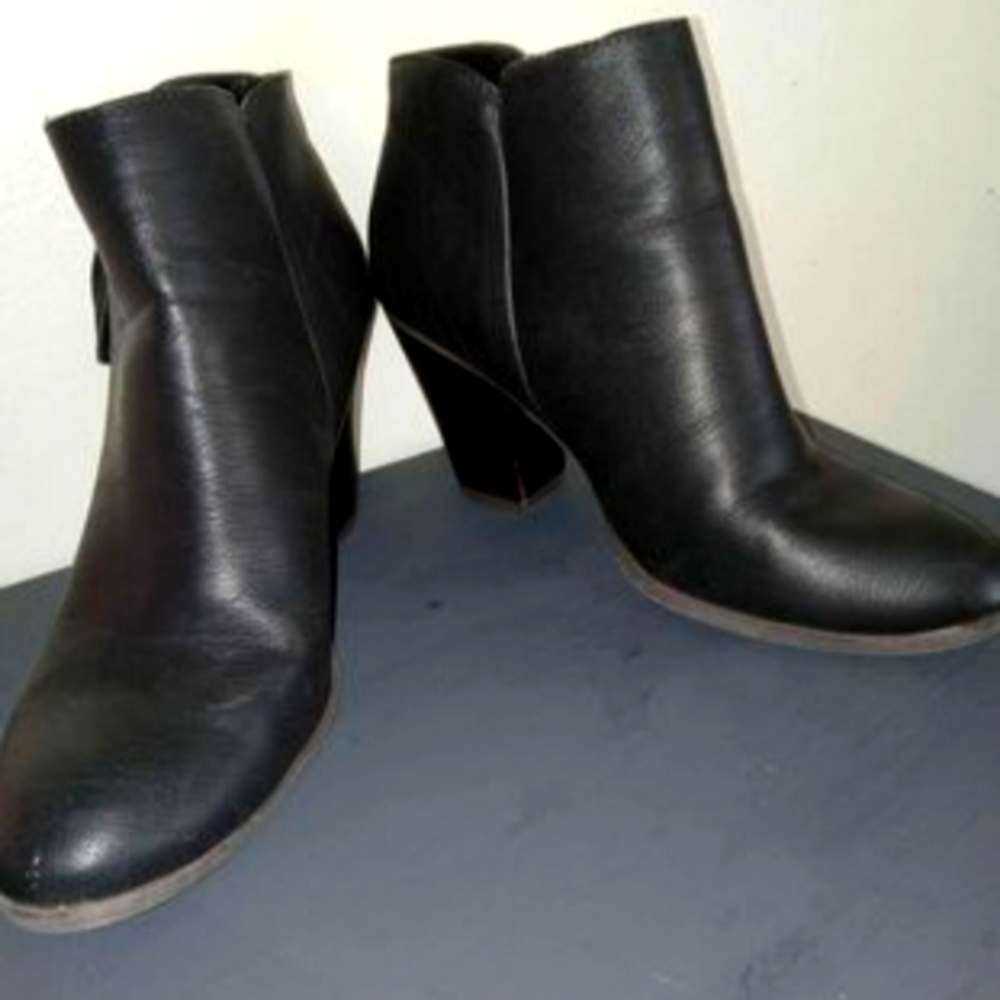 Womens Charlotte Russe Black Heeled Booties Size 8